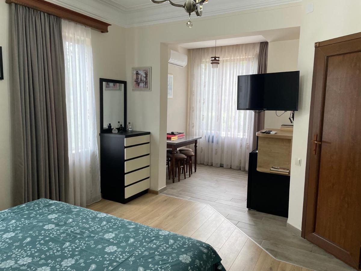 Temo Guest House 10 Batumi Eksteriør billede