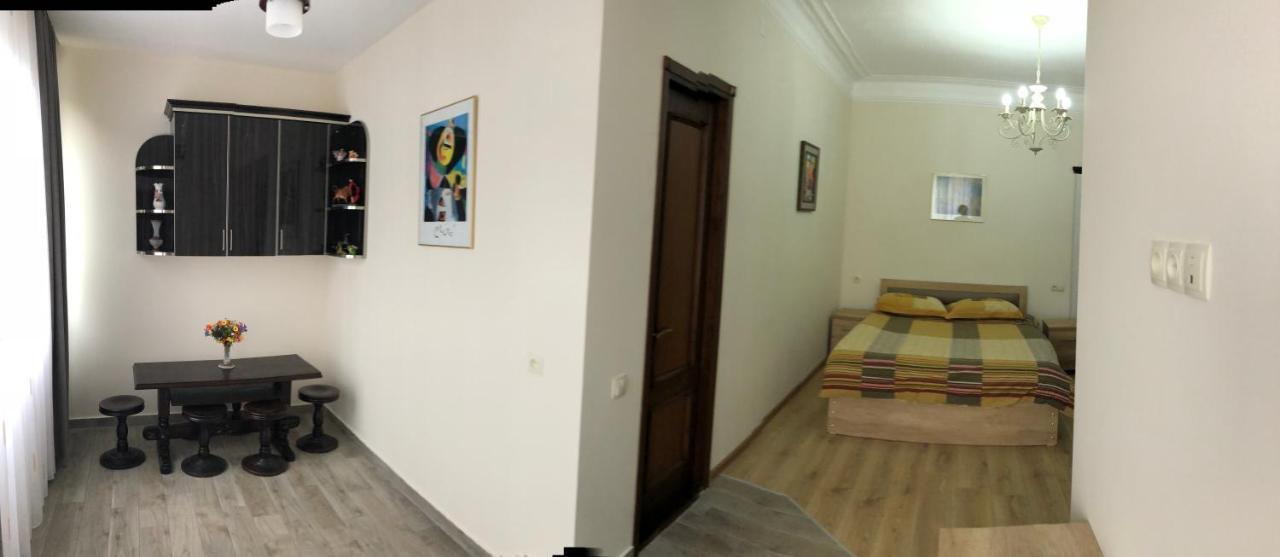 Temo Guest House 10 Batumi Eksteriør billede